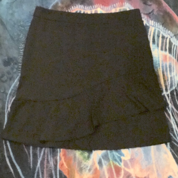 Black Ruffle Skirt size 10 NWOT 89th & Madison. - Picture 2 of 3
